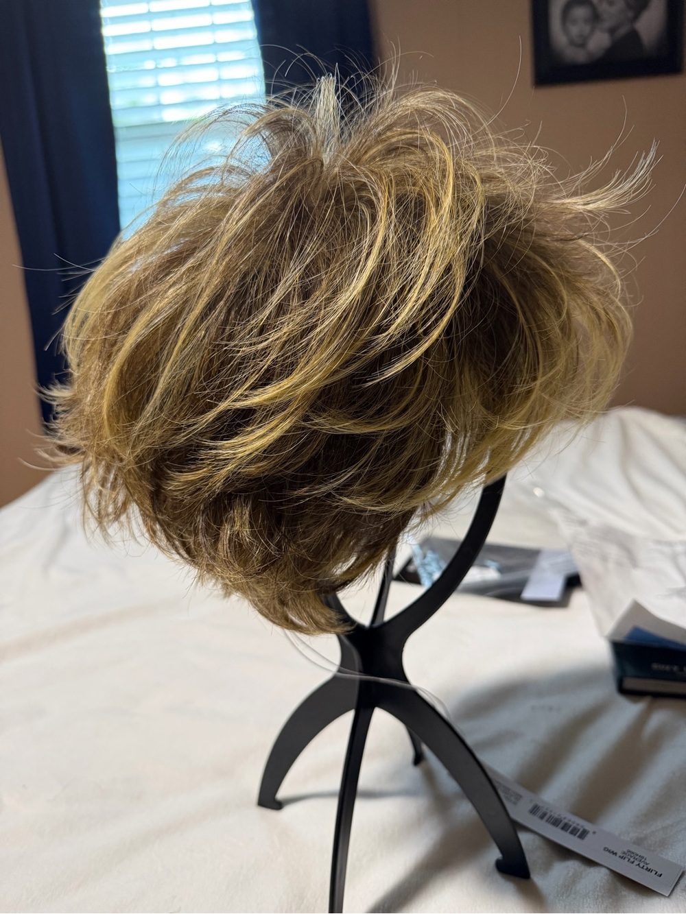 NWT Hairdo Layered Bob “Flirty Flip” HF Wig - Picture 6 of 9
